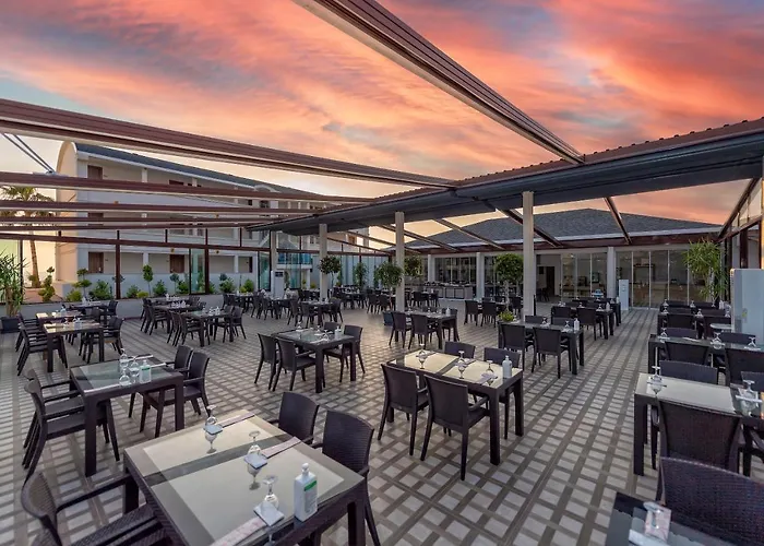 Lord Marina & Bungalows 호텔